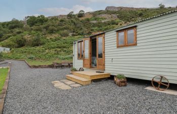 Tan Y Castell Shepherds Hut Holiday Cottage