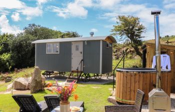 Bosulla Shepherds Hut Holiday Cottage