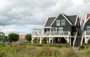 Zuiderzee Luxe 6 Holiday Home