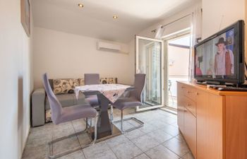 Fruk Apartment 3 Holiday Home