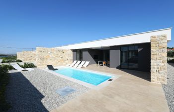Silhouettes of the Sea Holiday Home