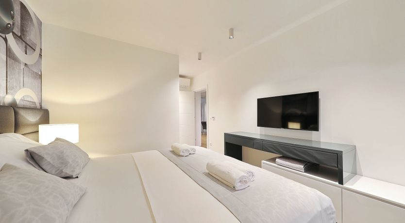 Photo of Silhouettes of the Sea