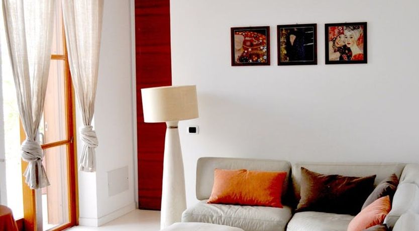 Photo of The Painted Rose