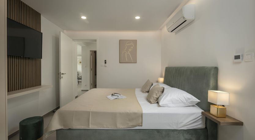 Photo of Swallows & Wrens