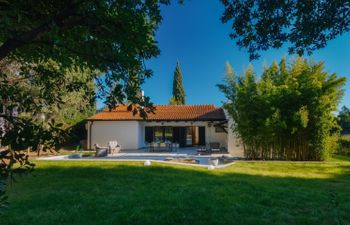 Nature Meets Sea Holiday Home