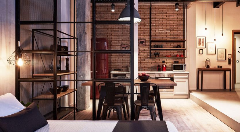 Photo of Athenian Muse