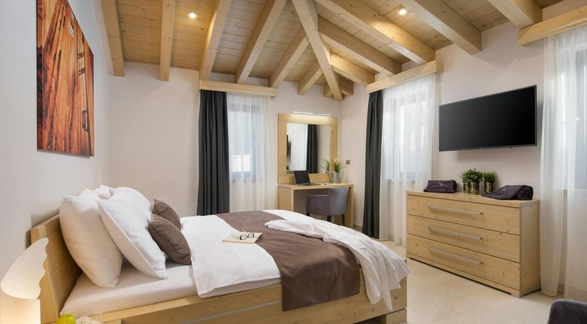 Photo of Aeolian Ope,Aeolian Ope