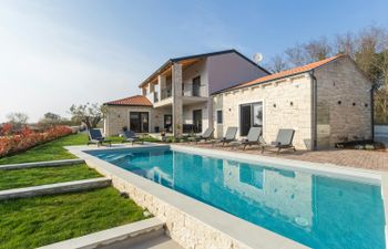Harmonious Coast Holiday Home