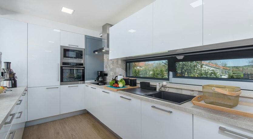 Photo of Mediterranean Ivory