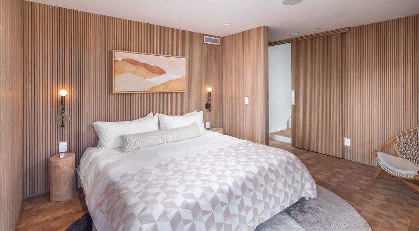 Photo of The Ocean Glimmer