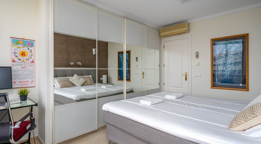 Photo of The Moon & The Palm