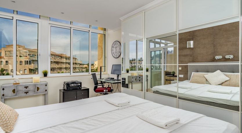 Photo of The Moon & The Palm