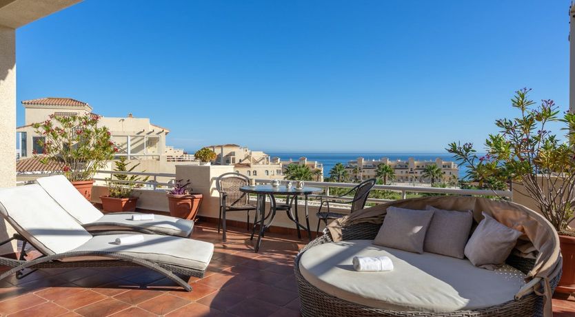 Photo of The Moon & The Palm