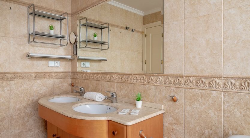 Photo of The Moon & The Palm