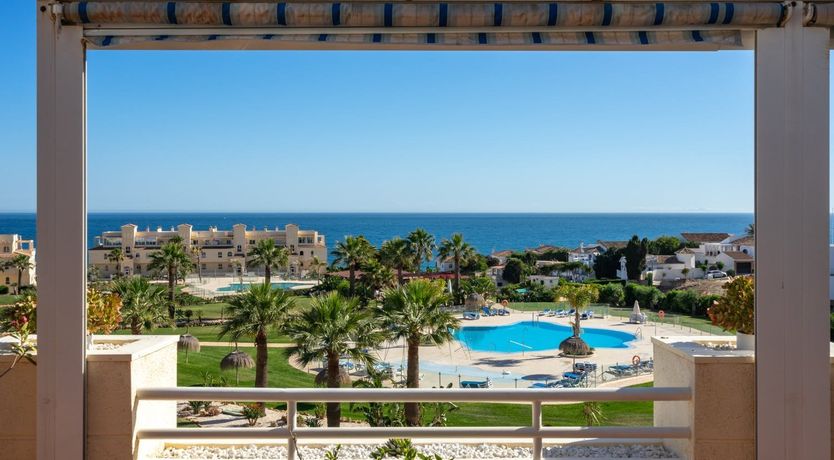 Photo of The Moon & The Palm