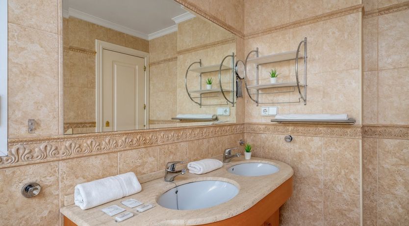 Photo of The Moon & The Palm