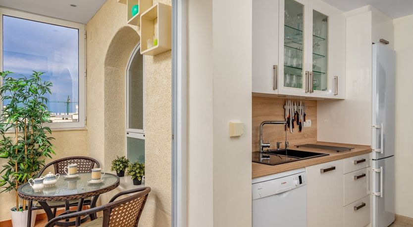 Photo of The Moon & The Palm