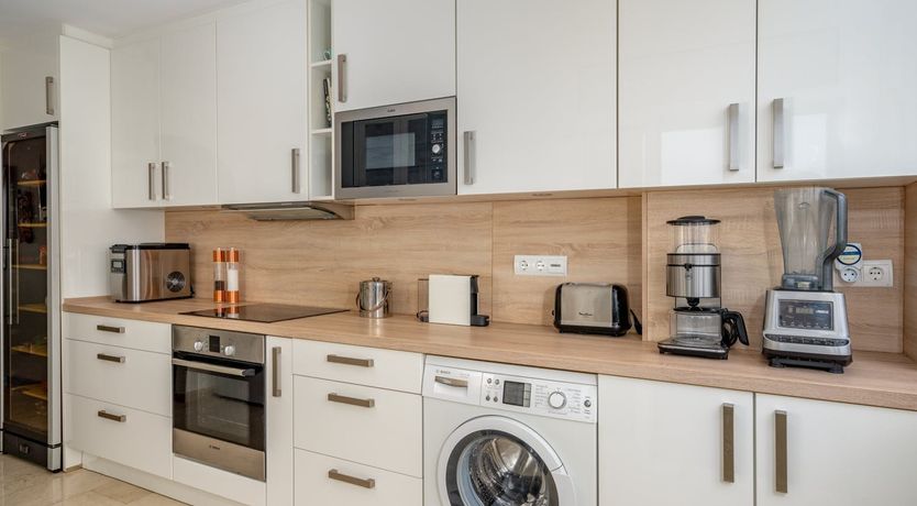 Photo of The Moon & The Palm