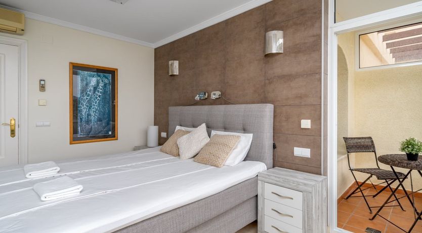 Photo of The Moon & The Palm