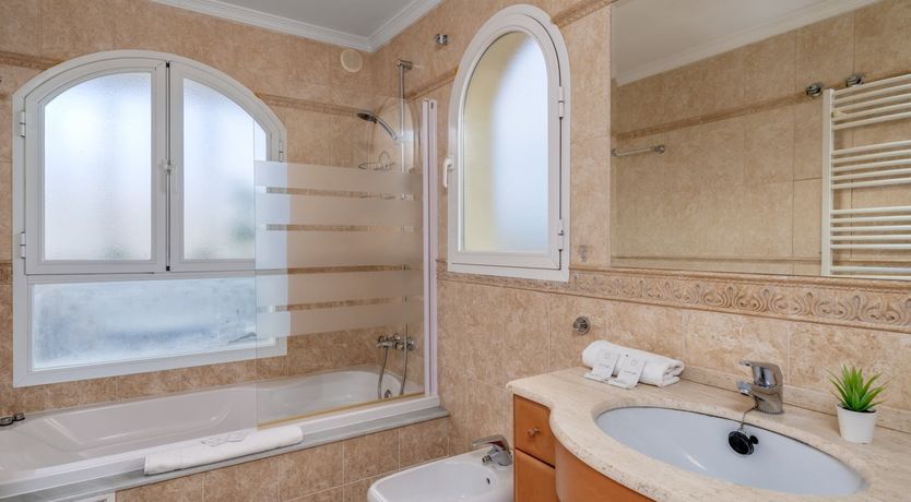 Photo of The Moon & The Palm