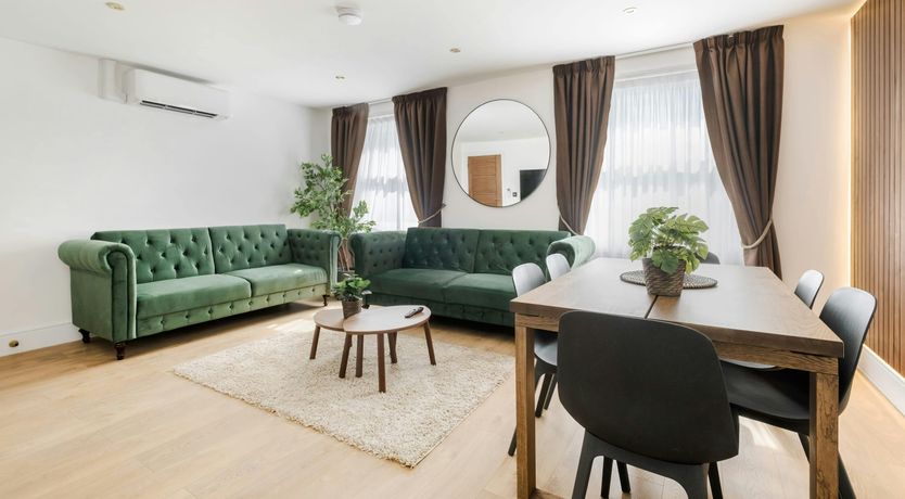 Photo of The Gem of the Street