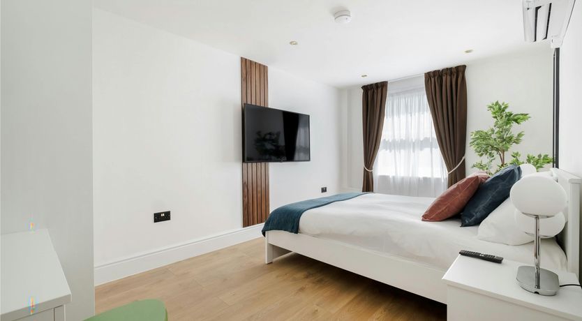 Photo of The Gem of the Street