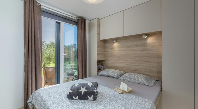 Photo of Silver-Hued Horizon