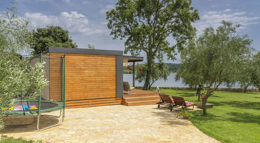 Photo of Silver-Hued Horizon