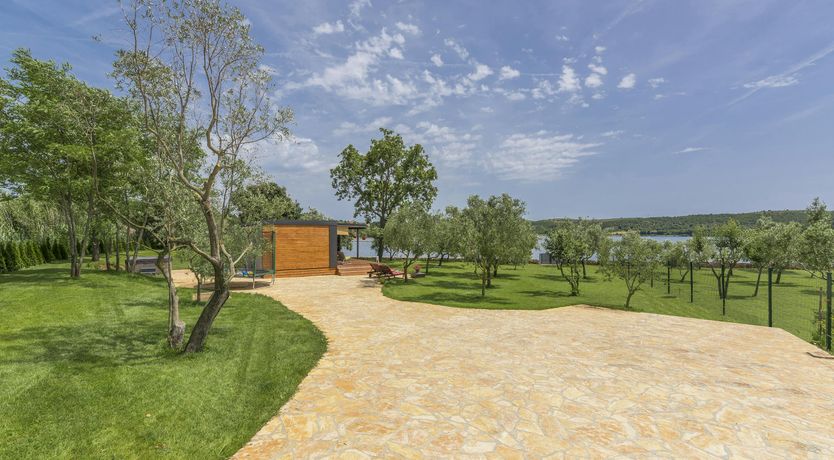 Photo of Silver-Hued Horizon