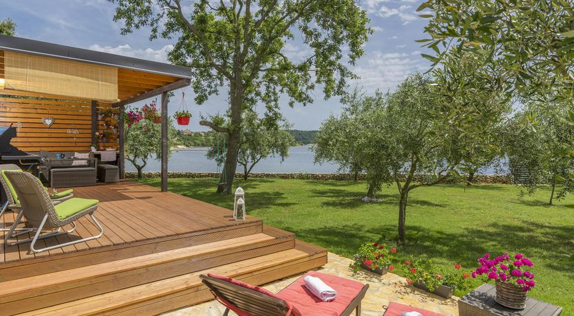 Photo of Silver-Hued Horizon