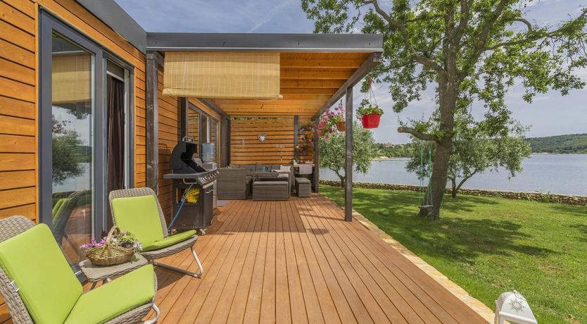 Photo of Silver-Hued Horizon