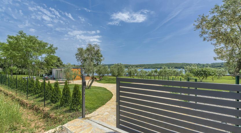 Photo of Silver-Hued Horizon