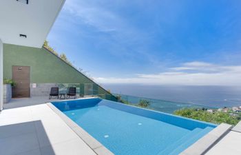 Blue Reflection Villa