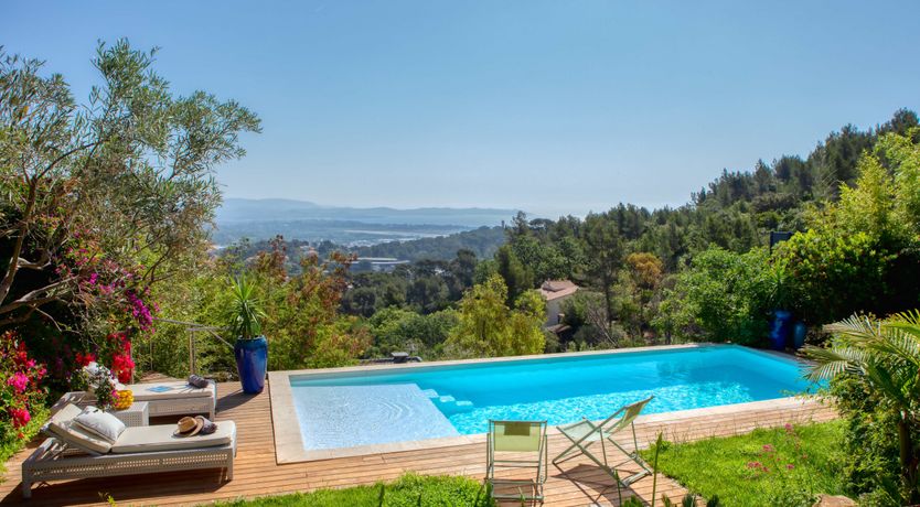 Photo of The Hazy Horizon