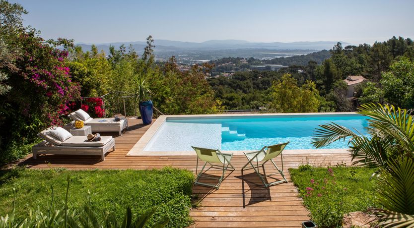 Photo of The Hazy Horizon