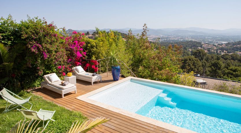 Photo of The Hazy Horizon