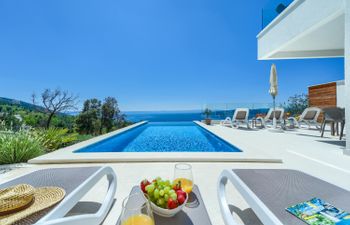 Blue Sky Tonic Holiday Home