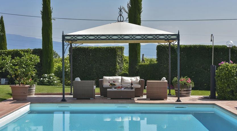 Photo of The Flowering Rose