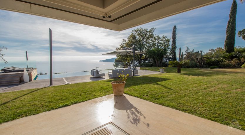 Photo of La Mère Lumière