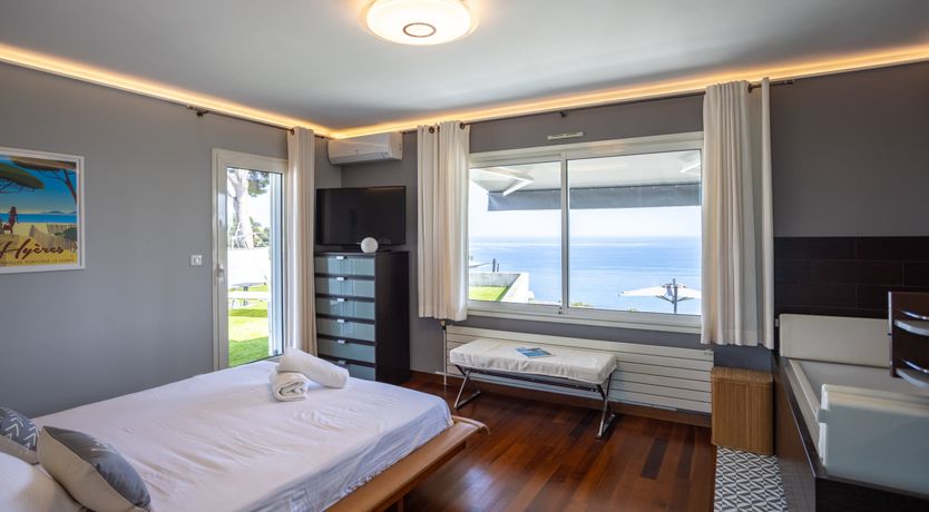 Photo of La Mère Lumière