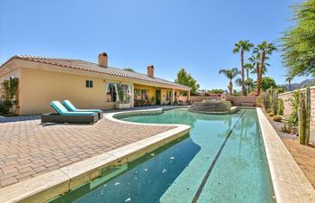 A Palm Tree View Holiday Home