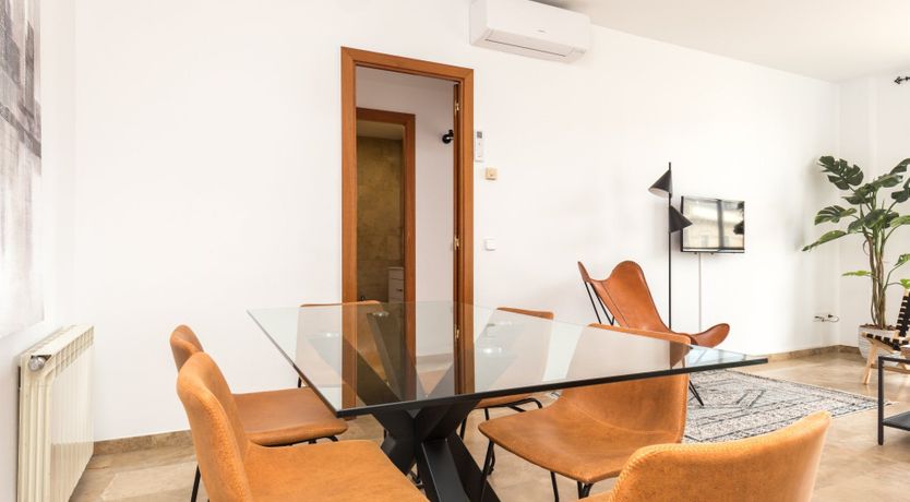 Photo of La Vida Llega