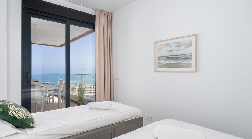 Photo of The Sun and the Hills