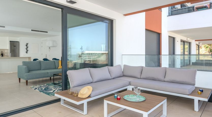 Photo of The Sun and the Hills