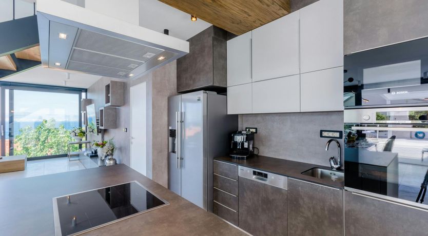 Photo of The Island Artist