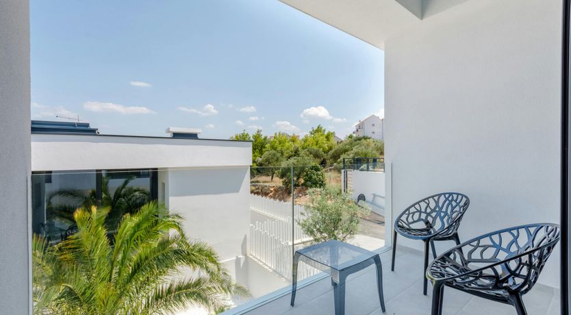 Photo of The Island Artist