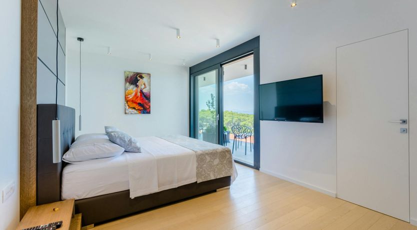 Photo of The Island Artist