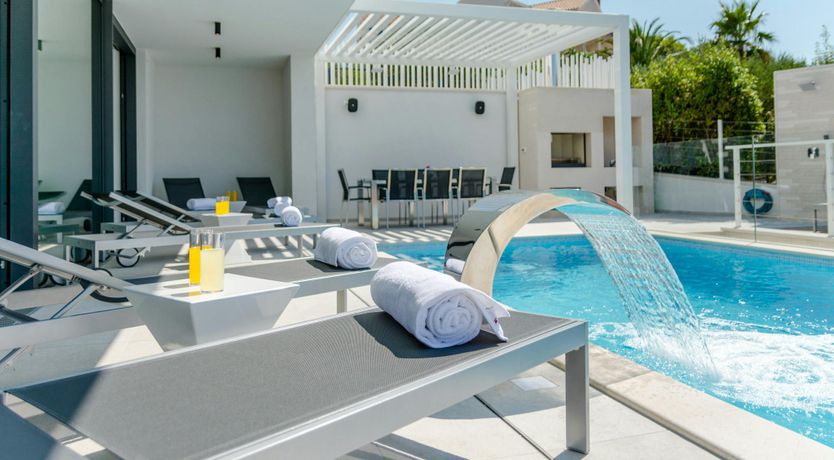 Photo of The Island Artist