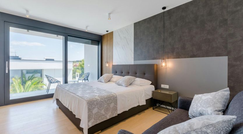 Photo of The Island Artist