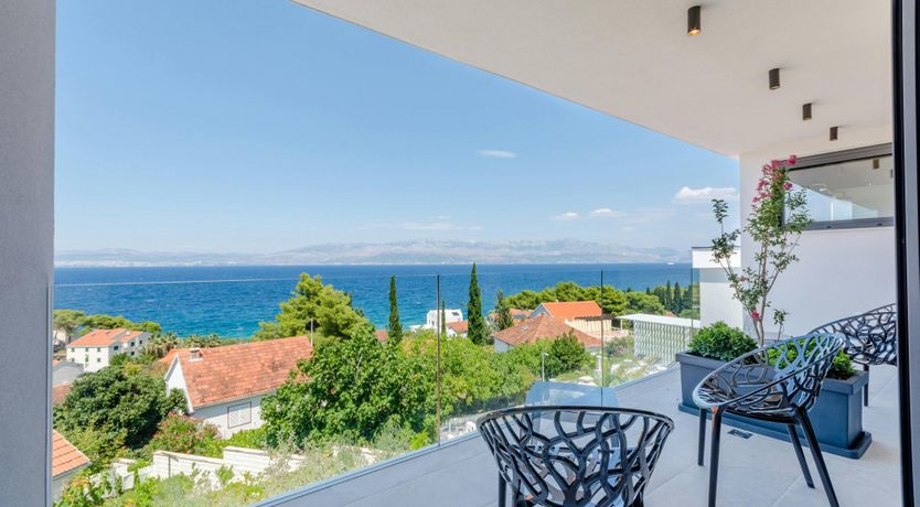 Photo of The Island Artist